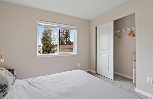North Creek Casa | Cool Bothell 4BR w/ W/D, nr Green Spaces, Dining & Shops, by Blueground