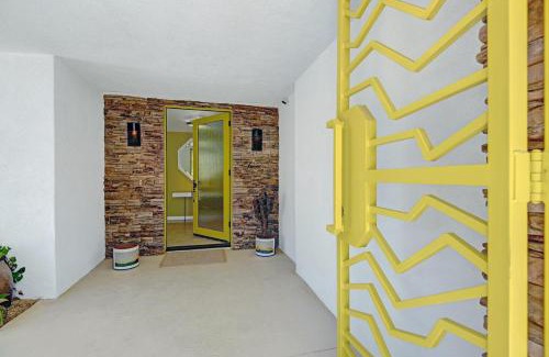 Indian Canyon Casa | Cool Camino - Meredith Lodging