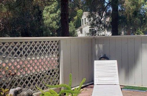 Aptos Condominio | Cool condo a mile from New Brighton, two miles from Capitola Beach.