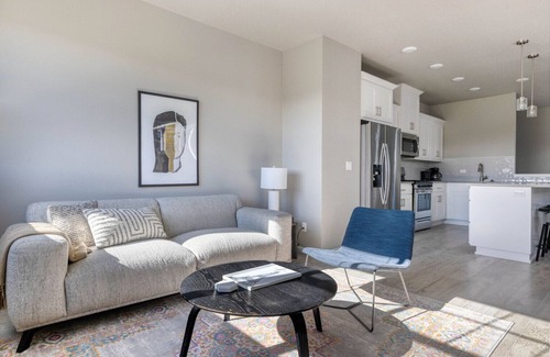 Hillsboro Casa | Cool Hillsboro 2BR w/ Parking & A/C, nr Shopping, by Blueground