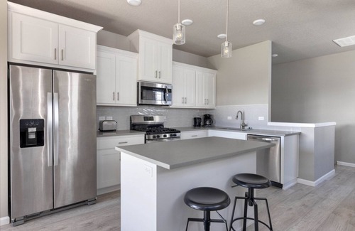 Hillsboro Casa | Cool Hillsboro 2BR w/ Parking & A/C, nr Shopping, by Blueground