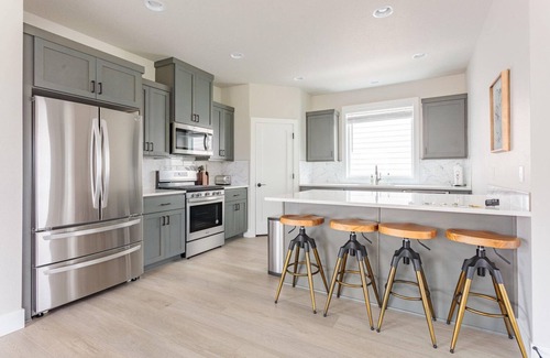 Hillsboro Casa | Cool Hillsboro 4BR, by Blueground