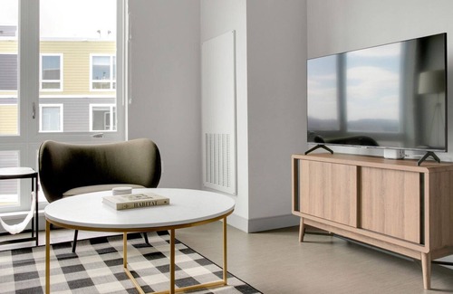 Forest Hills - Woodbourne Apartamento | Cool Jamaica Plain 1BR w/ Gym & W/D, near Orange Line, by Blueground