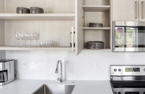 Forest Hills - Woodbourne Apartamento | Cool Jamaica Plain 1BR w/ Gym & W/D, by Blueground