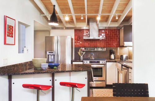 Barton Hills Casa | Cool Mid-Century Modern 3/2: Avail SXSW