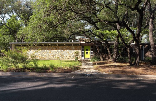 Barton Hills Casa | Cool Mid-Century Modern 3/2: Avail SXSW