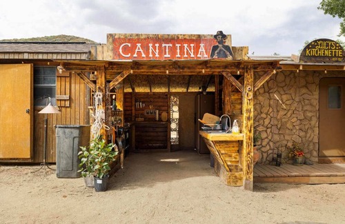 Leona Valley Alquiler De RV | Cool Mini Glamping Pod in private campground with STARLINK WiFi in Leona Valley