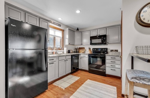 Tannersville Casa | cool nights, warm days. The best time of the year is here come enjoy all.