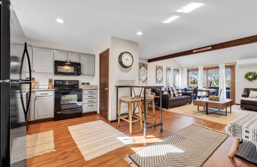 Tannersville Casa | cool nights, warm days. The best time of the year is here come enjoy all.