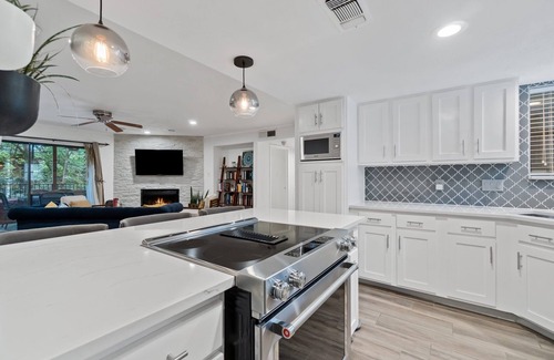 Zilker Condominio | Cool Off in Barton Springs Pool Steps from Zilker Park