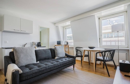 Seefeld Apartamento | Cool Seefeld Studio, near Opera, 1 min to Lake, by Blueground