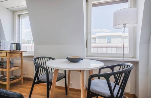 Seefeld Apartamento | Cool Seefeld Studio, near Opera, 1 min to Lake, by Blueground