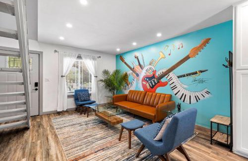 St. Edwards Casa | Cool Vibes Music Capital SoCo Townhome!