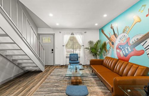 St. Edwards Casa | Cool Vibes Music Capital SoCo Townhome!