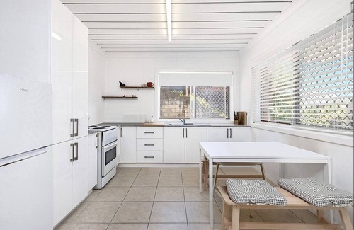 Coolangatta Casa | Coolangatta, Gold Coast unit walk to beach & shops
