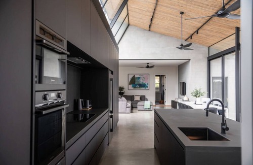 Queenscliff Casa | Coombe Lodge: Stunningly renovated historical house in the heart of Queenscliff.