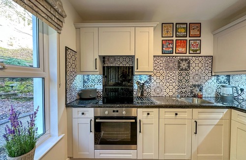 Cairnbaan Casa | Coorie Neuk - a beautiful cottage overlooking Crinan Canal
