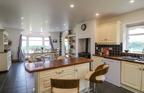 Goleen Cabaña | COORLACKA, pet friendly, with a garden in Goleen, County Cork