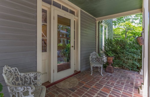 North Downtown Casa | Cope Foster - King room | Downtown Cville!