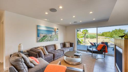 Sonoma Casa | Coplan Vineyards by AvantStay 10-Acre Estate w Pool Spa Bocce Designer Interiors
