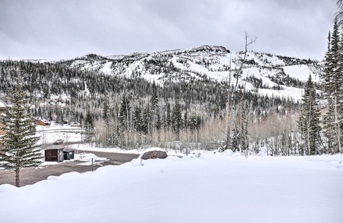 Brian Head Condominio | ¡NUEVO! Condominio tipo cabaña, 0. 8 millas a Brian Head Skiing