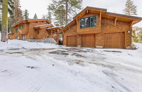 Alpine Meadows Casa | Copperleaf Lodge - Updated Alpine Meadows Chalet w Private Hot Tub, Ski Shuttle!