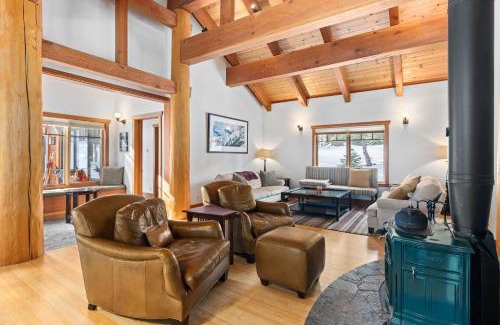 Alpine Meadows Casa | Copperleaf Lodge - Updated Alpine Meadows Chalet w Private Hot Tub, Ski Shuttle!