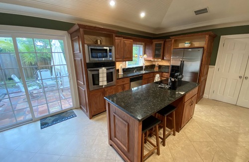 Melbourne Casa | Coral Hammock, tropical oasis less than 10 min to beach.