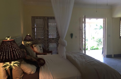 Highgate Cama Y Desayuno | Coral Hill B & B - Royal Palm Suite