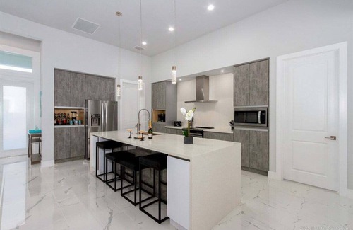 Trafalgar Casa | Coral Pearl- Modern New Construction Vacation Home