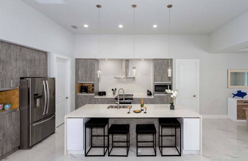 Trafalgar Casa | Coral Pearl- Modern New Construction Vacation Home
