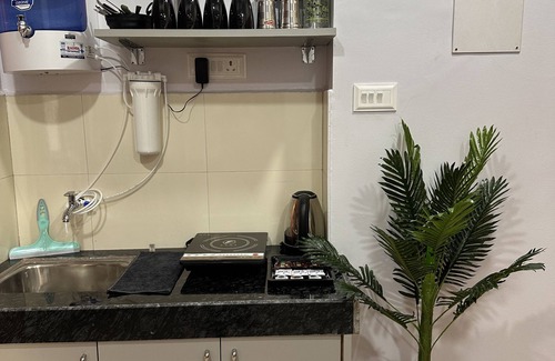 Pune Apartamento | Coral : Private Studio near Osho in Koregaon Park. WiFi Smart Tv Kitchenette