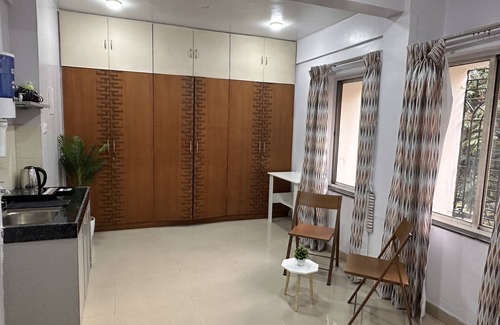 Pune Apartamento | Coral : Private Studio near Osho in Koregaon Park. WiFi Smart Tv Kitchenette