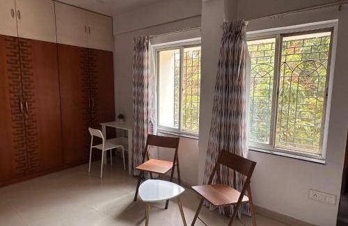 Koregaon Park Apartamento | Coral: Pvt Studio in Koregaon Park. WiFi SmartTv AC