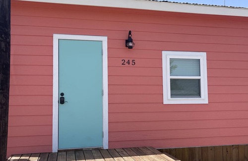 Matagorda Casa | "Coral Reef" waterfront home on a private road, lighted fishing pier, and wifi.