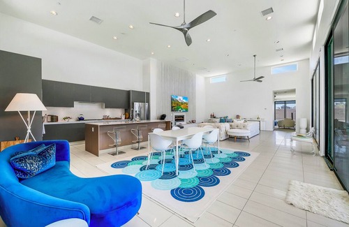 La Quinta Casa | 'Coral Sunrise' Pool & Spa 3BR/3.5BA Desert Home