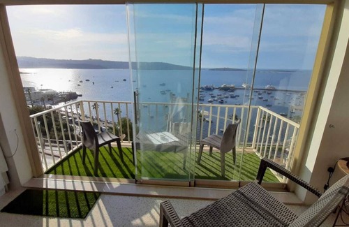 Madliena Apartamento | Coral - apartamento en el último piso con las vistas al mar más impresionantes e impresionantes