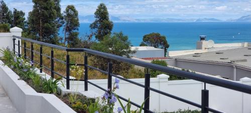 Mountainside Apartamento | Coral Vistas Self Catering Apartments