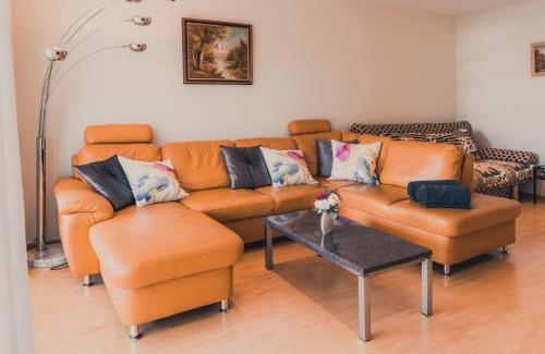 Koblach Apartamento | Coraline -Koblach, 6-10 P, 3 Schlafzimmer, Küche, riesige Terrasse, Parkplatz, WiFi, Stellplatz Ski