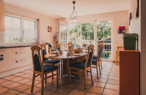 Koblach Apartamento | Coraline -Koblach, 6-10 P, 3 Schlafzimmer, Küche, riesige Terrasse, Parkplatz, WiFi, Stellplatz Ski