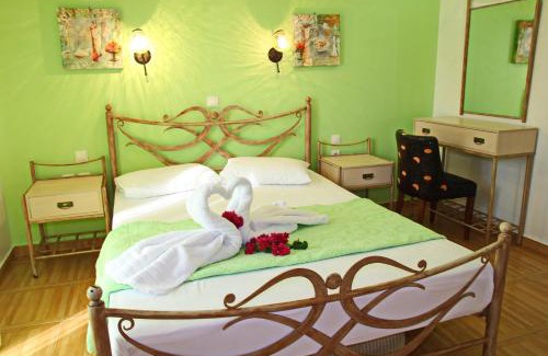 Elafonisos Casa | Coralli Rooms & Restaurant