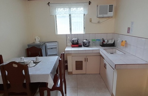 Aklan Province Apartamento | CORALYN'S PLACE FAMILY of 4 with private toilet and kitchenette