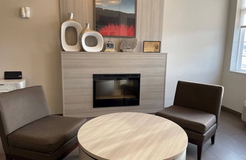 Rochester Casa | Coratel Inn & Suites by Jasper Rochester-Comfort 2 Queen Bed Non-Smoking
