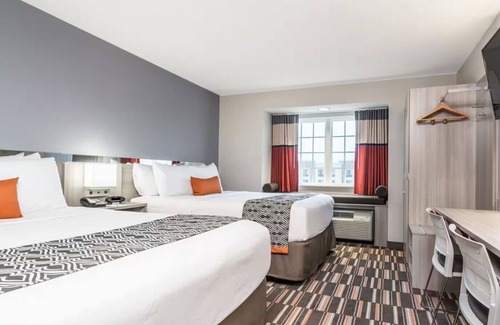 Rochester Casa | Coratel Inn & Suites by Jasper Rochester-Comfort 2 Queen Bed Non-Smoking
