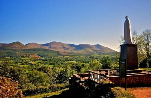 Glen of Aherlow Cabaña | Corderry Farmhouse, idyllic cottage amid 250 acres