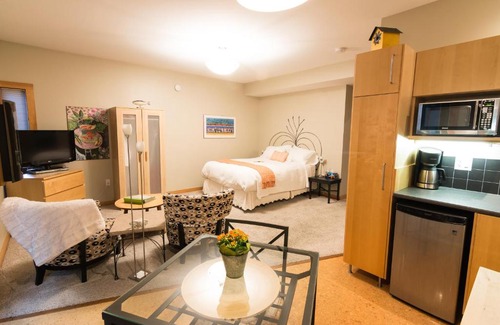 Okanagan-Similkameen Casa | Cormier's Studio Guest suites