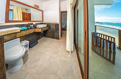 Puerto Villamil Casa | Cormorant Beach House