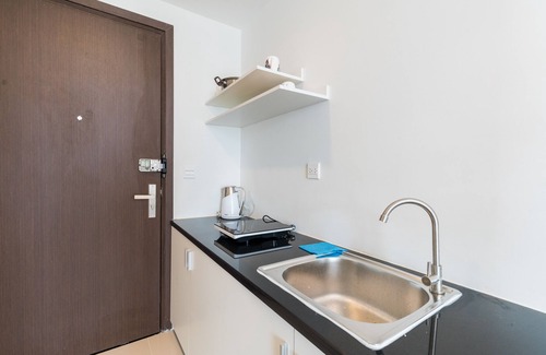 District 4 Condominio | Corner 1226 - Amplia habitación de 1 dormitorio con acceso a la piscina y al gimnasio