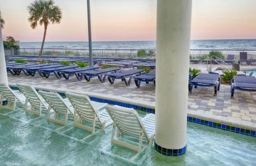 Downtown Myrtle Beach Apartamento | Corner condo w 180 ocean views & pools