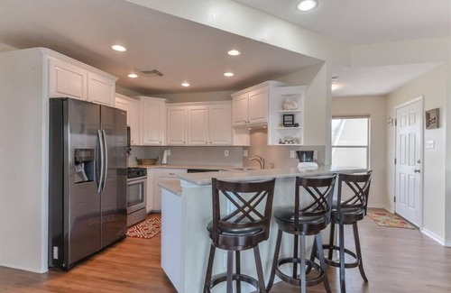 Jamaica Beach Casa | Corner Cove Beach Home - ¡Playa, kayaks, pesca y 180 pies de costa!